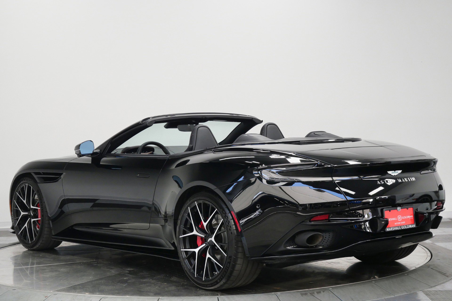 Used 2025 Aston Martin DB12 Convertible RWD image 7