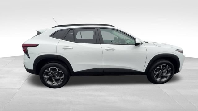 Certified 2025 Chevrolet Trax LT w/ Driver Confidence Package FWD image 8