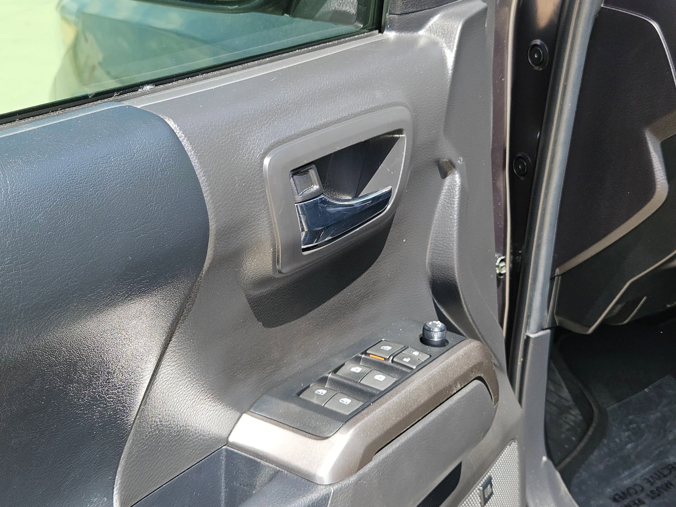 Used 2022 Toyota Tacoma Limited image 12