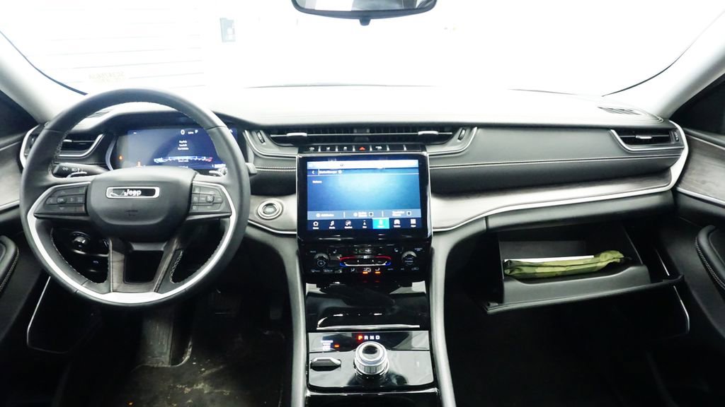 Certified 2023 Jeep Grand Cherokee Limited w/ Black Appearance Package image 20