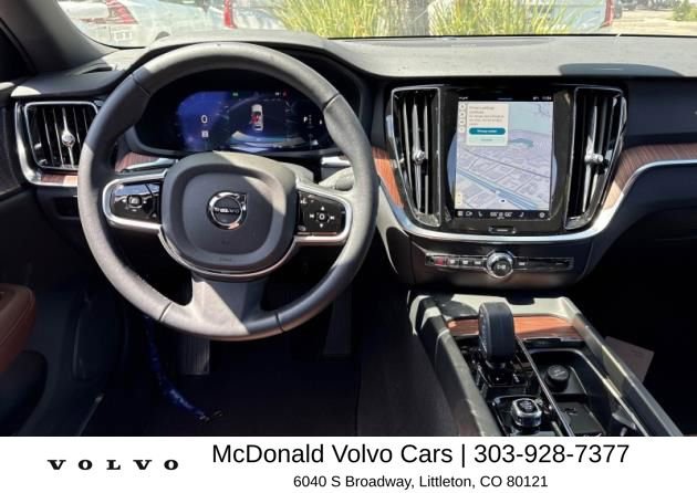 Used 2025 Volvo V60 B5 Cross Country Plus AWD/4WD image 5