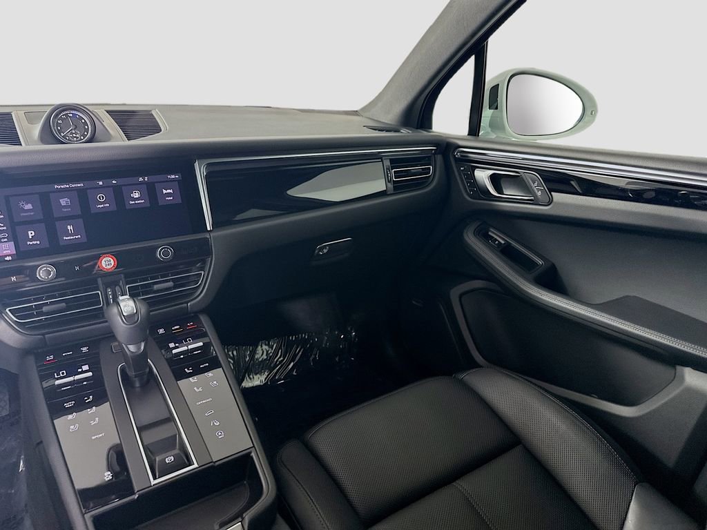 Certified 2025 Porsche Macan image 26