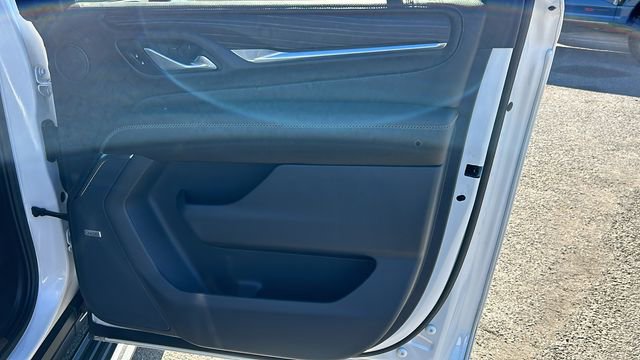 Used 2022 GMC Yukon XL Denali w/ Denali Premium Package image 12