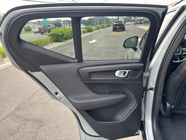 Certified 2025 Volvo XC40 B5 Plus AWD/4WD image 16