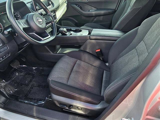 Used 2024 Nissan Rogue SV image 15