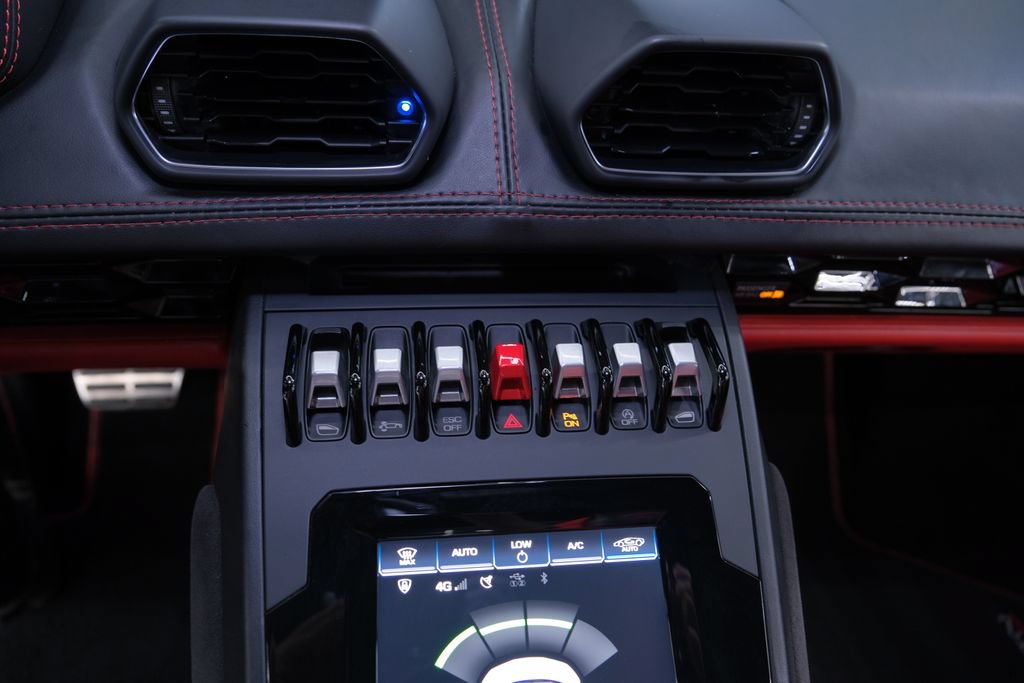 Used 2021 Lamborghini Huracan EVO RWD image 40