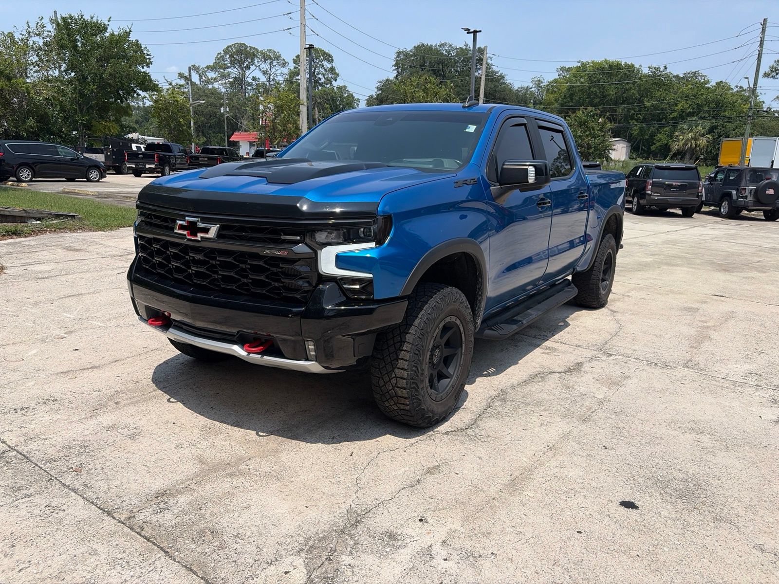 Used 2022 Chevrolet Silverado 1500 ZR2 w/ Technology Package AWD/4WD image 2