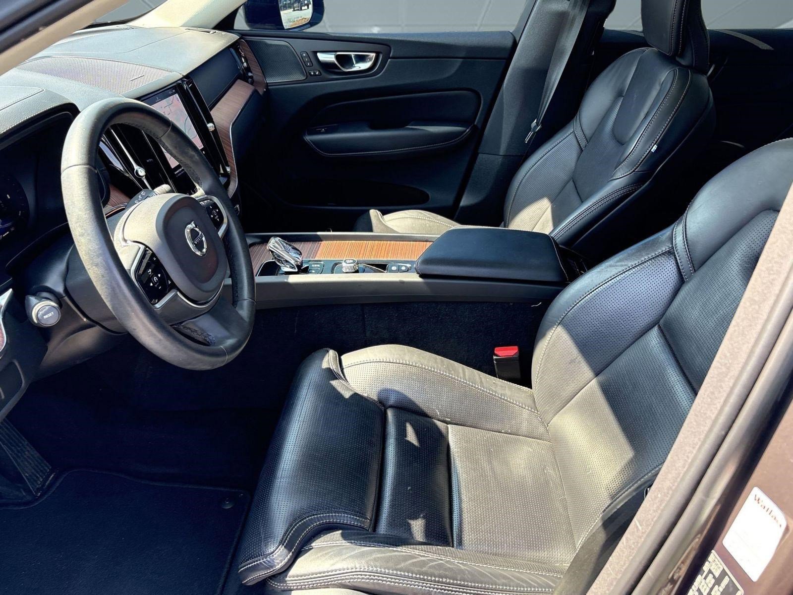 Used 2023 Volvo XC60 B5 Ultimate AWD/4WD image 5