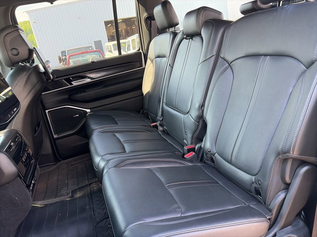 Used 2023 Jeep Wagoneer 4WD w/ Premium Group I image 12