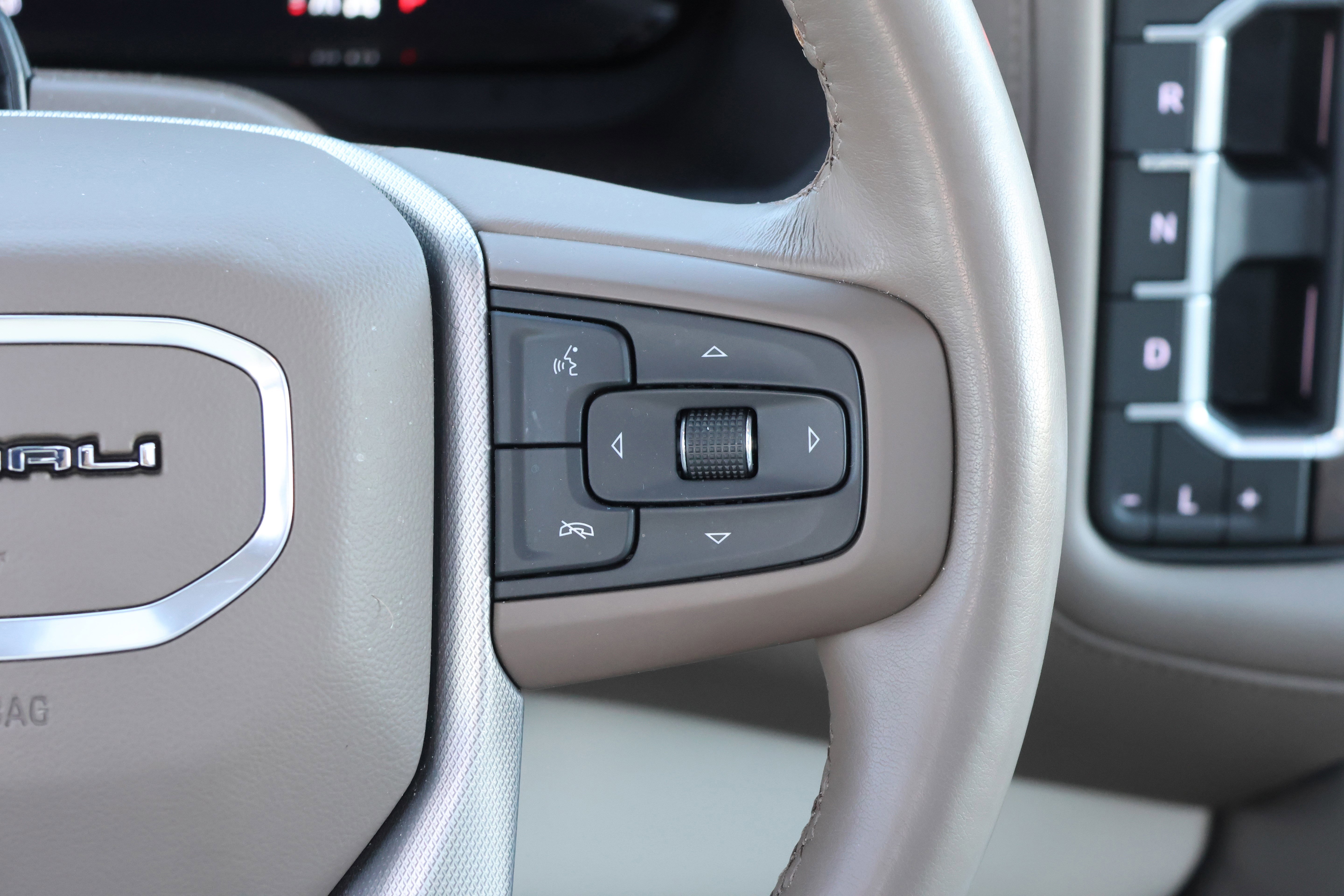 Used 2024 GMC Yukon XL Denali w/ Denali Reserve Package image 25