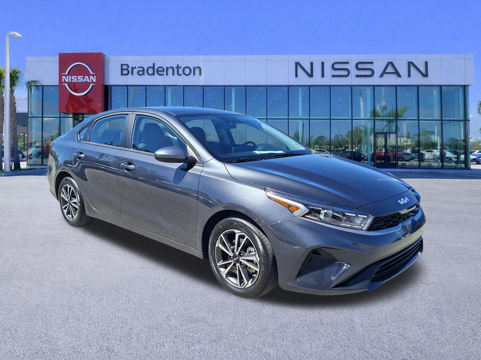 Used 2024 Kia Forte LXS image 3