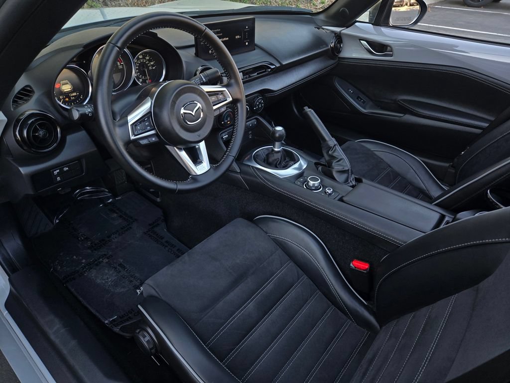 Used 2025 MAZDA MX-5 Miata RF Club RWD image 12