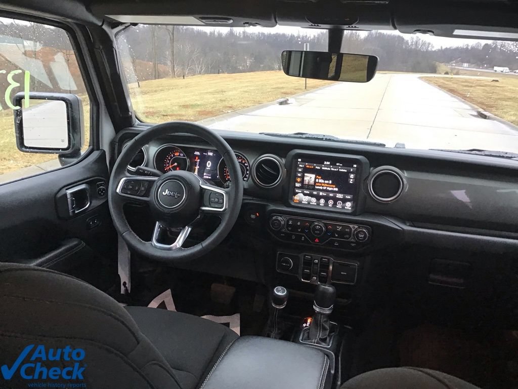 Used 2023 Jeep Wrangler Unlimited Sahara w/ Cold Weather Group AWD/4WD image 16
