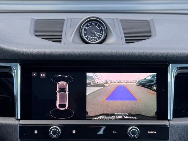 Certified 2025 Porsche Macan image 30