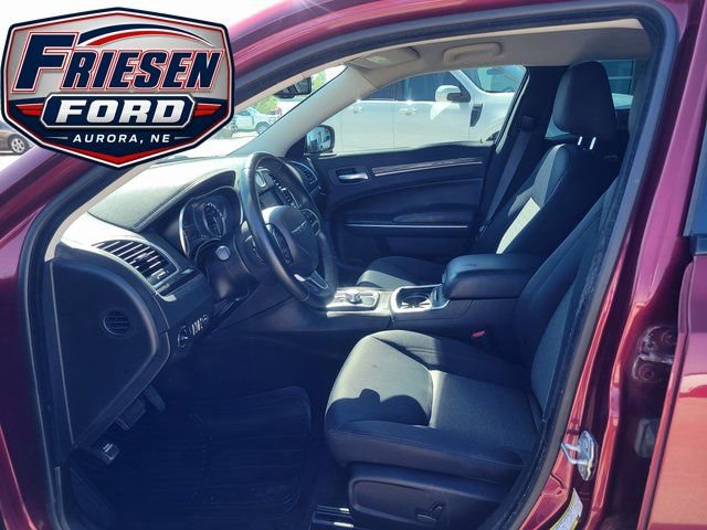 Used 2018 Chrysler 300 Touring w/ Sport Appearance Package RWD image 8