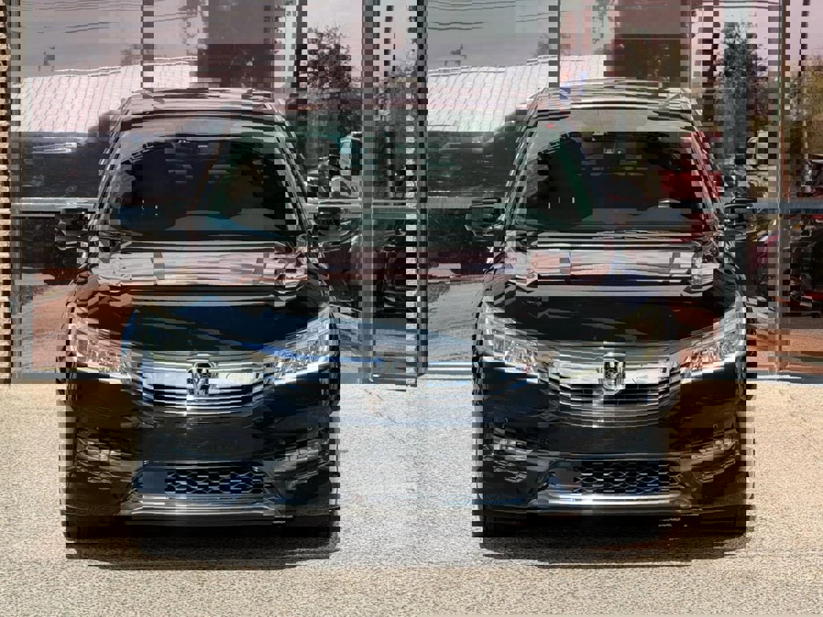 Used 2016 Honda Accord Touring image 19