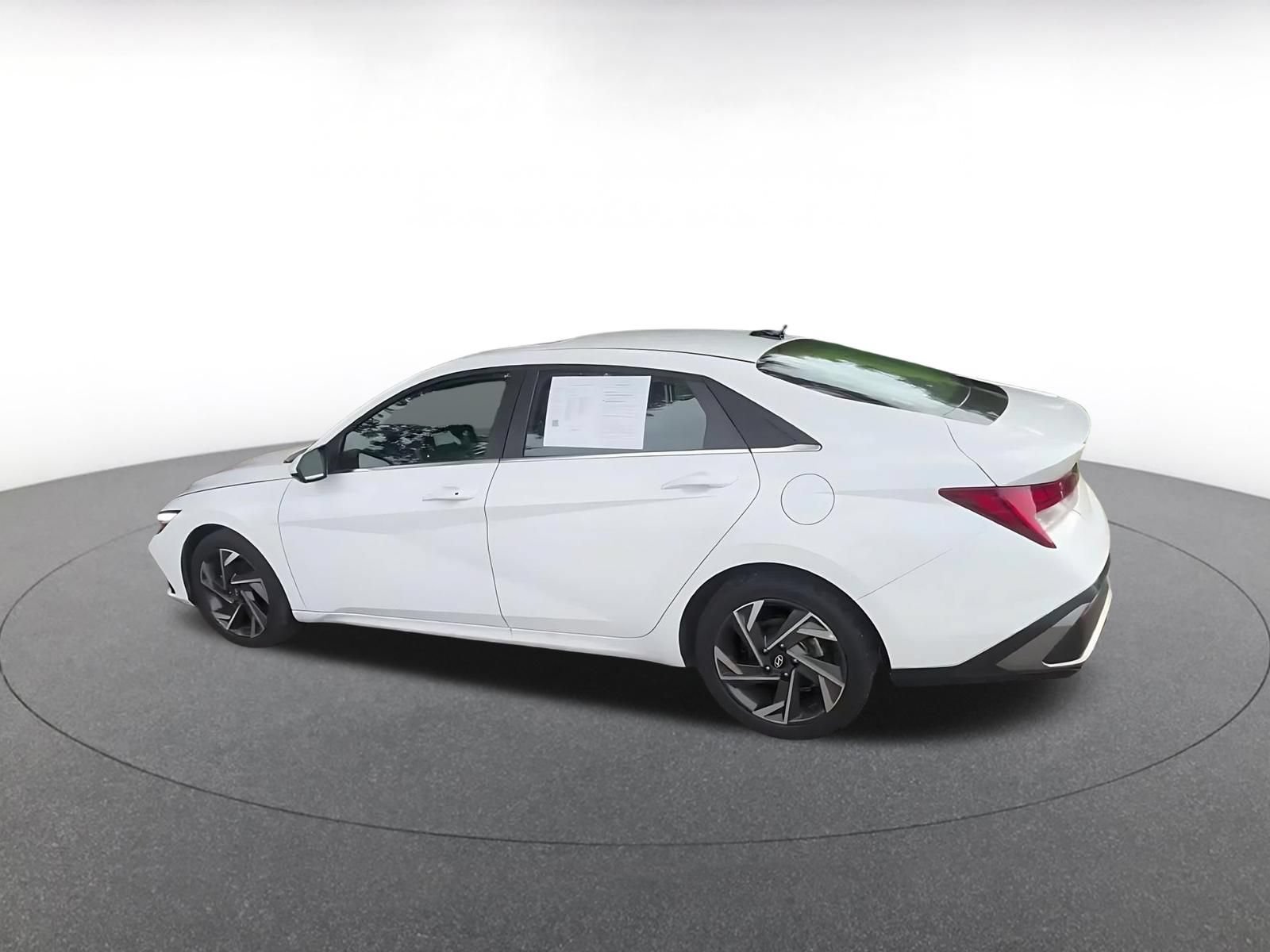 Used 2025 Hyundai Elantra SEL FWD image 10