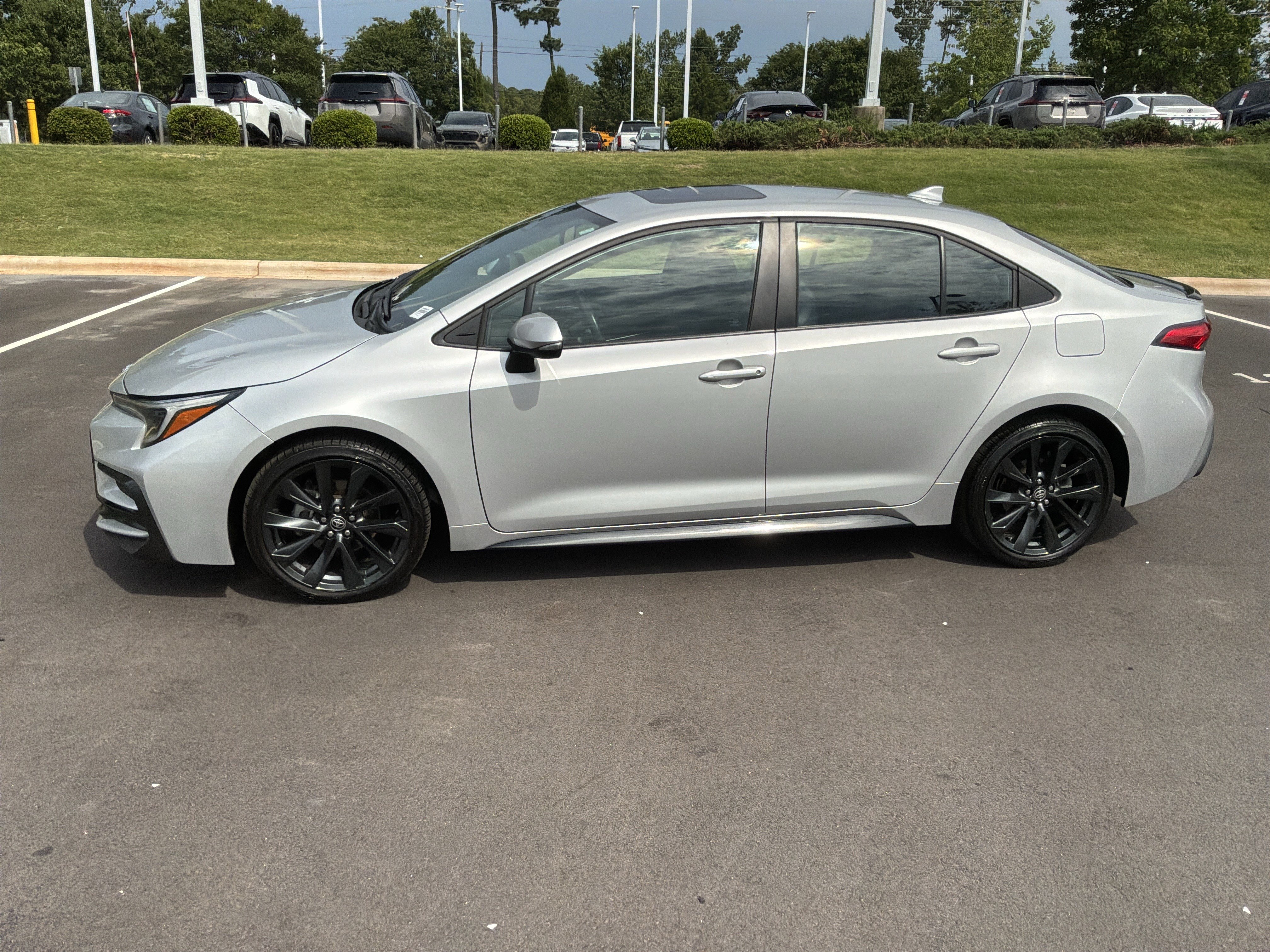 Used 2023 Toyota Corolla XSE FWD image 7