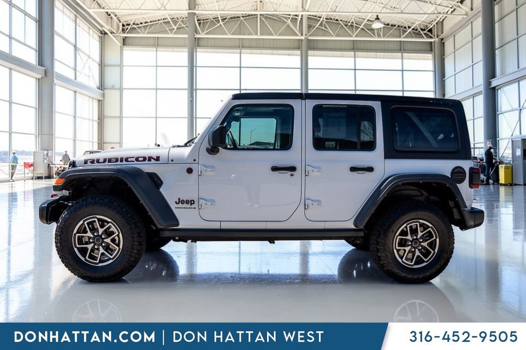 Used 2024 Jeep Wrangler Unlimited Rubicon AWD/4WD image 2