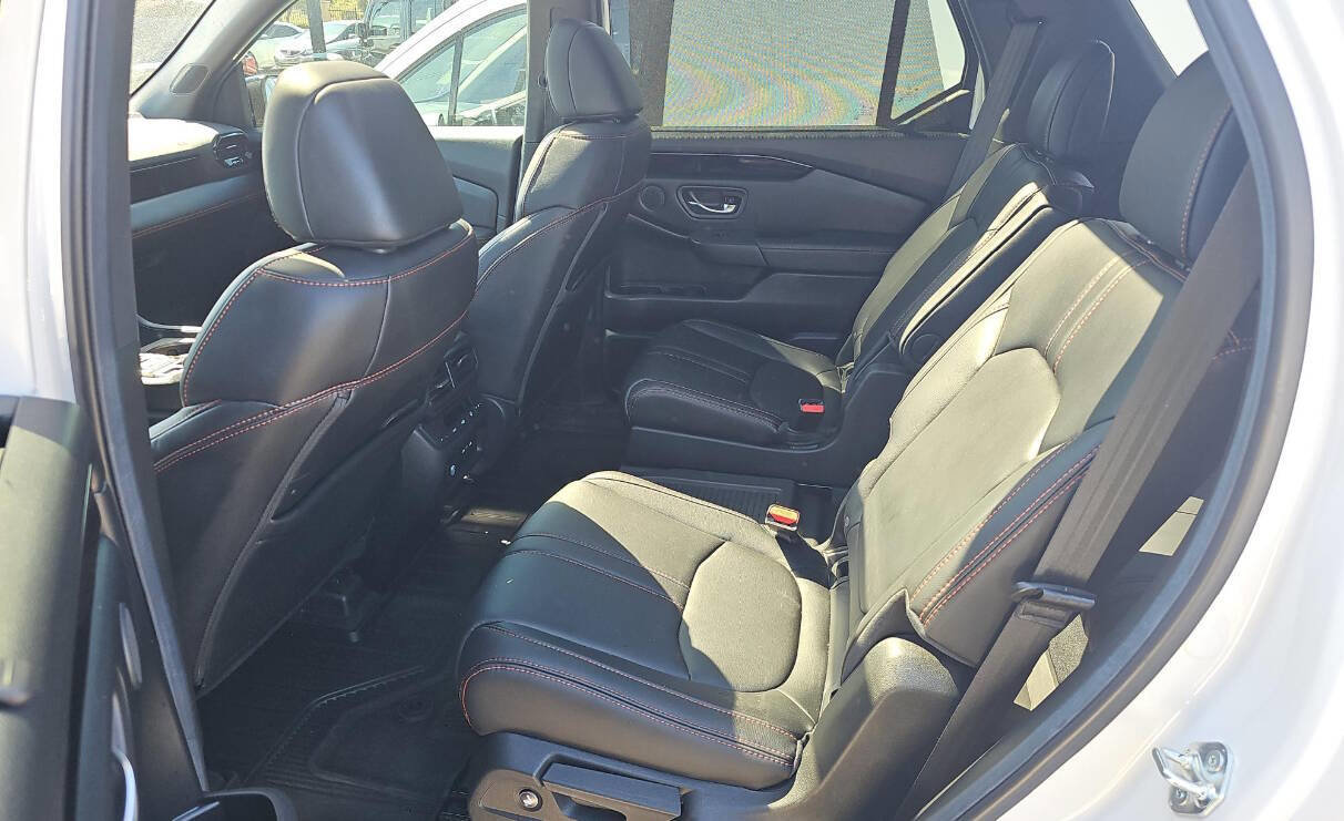 Used 2025 Honda Pilot TrailSport image 11