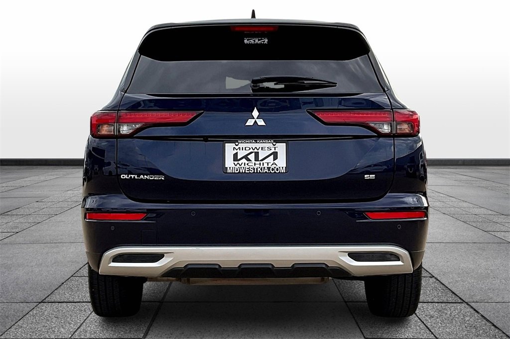 Used 2024 Mitsubishi Outlander SE Black Edition image 4