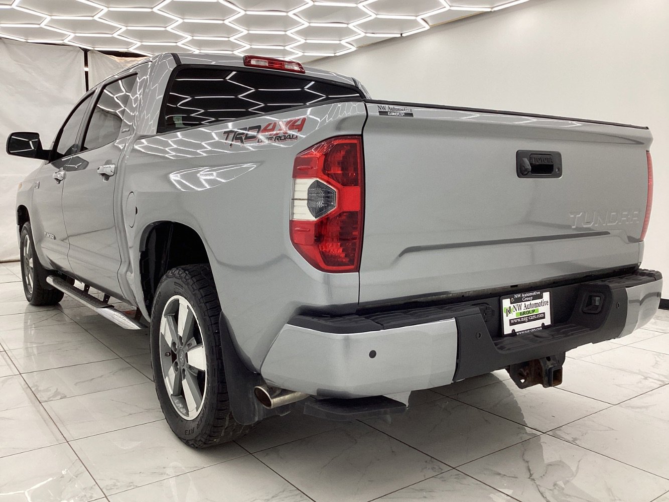Used 2015 Toyota Tundra Limited w/ Limited Premium Package image 9