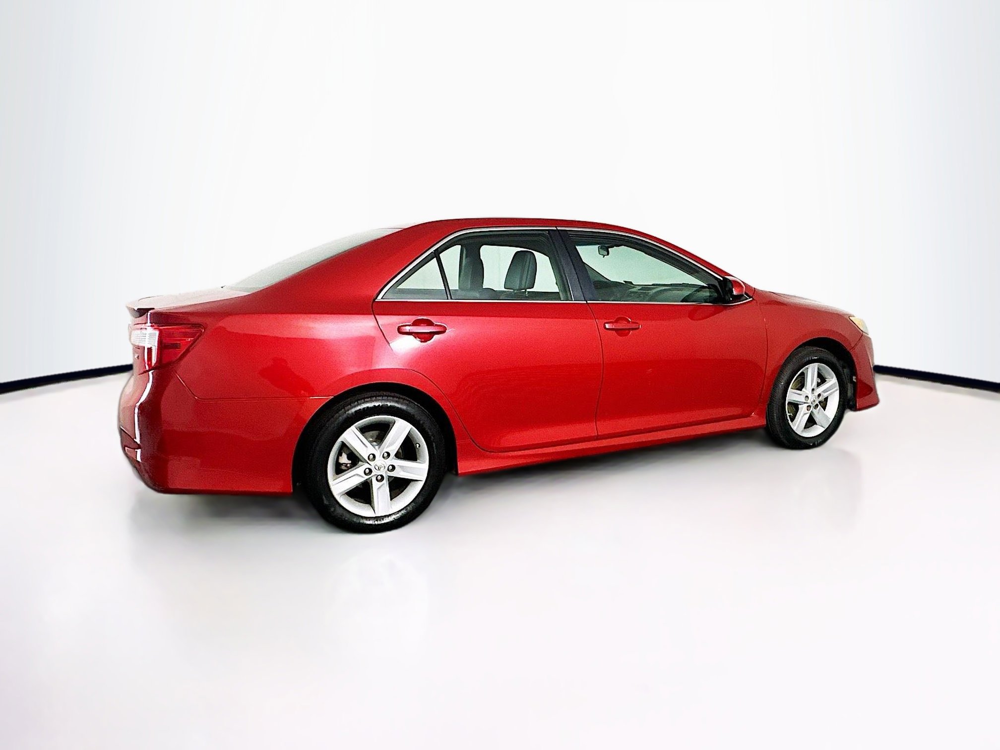 Used 2013 Toyota Camry L image 10