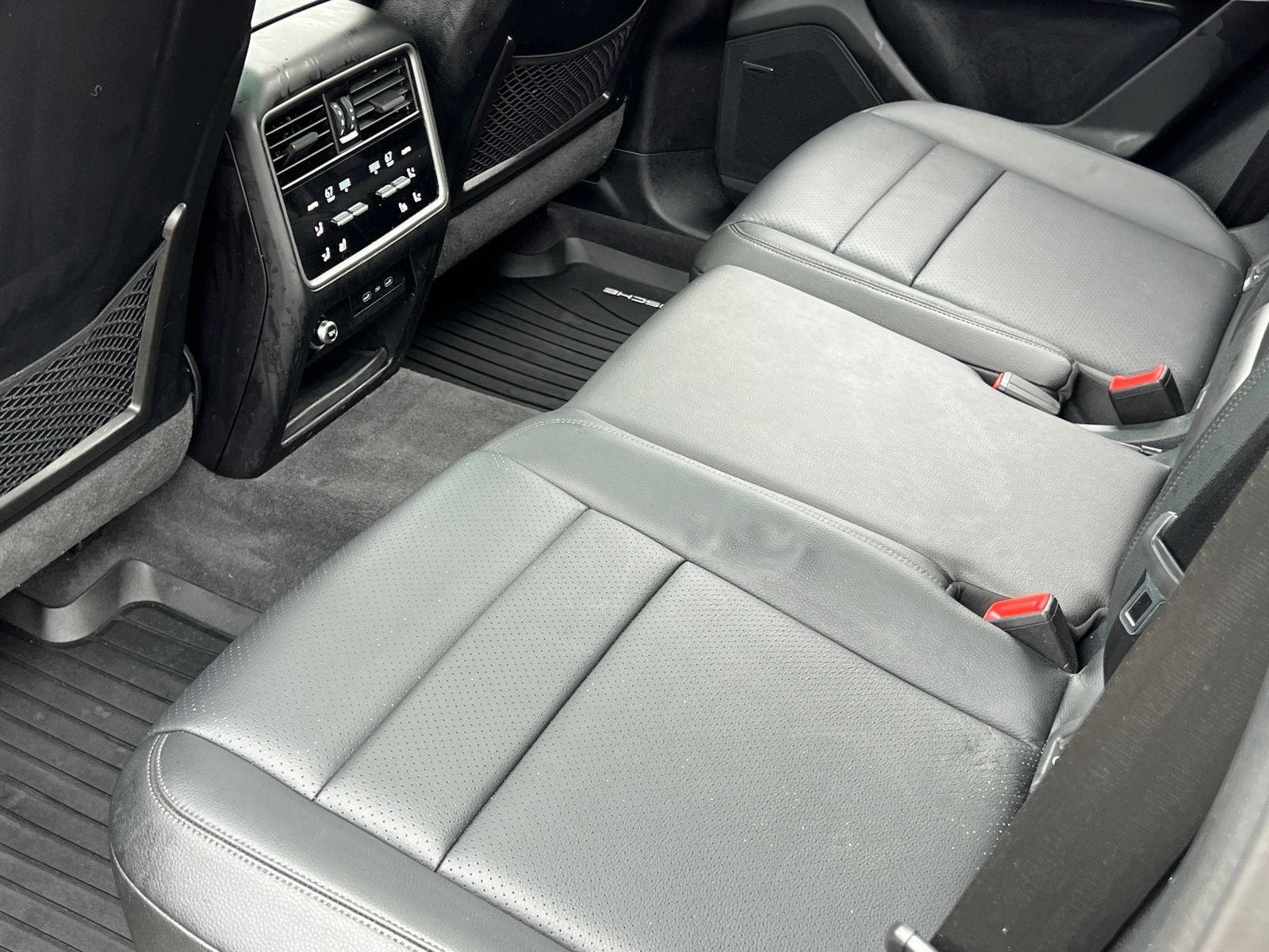 Certified 2026 Porsche Cayenne E-Hybrid AWD/4WD image 20