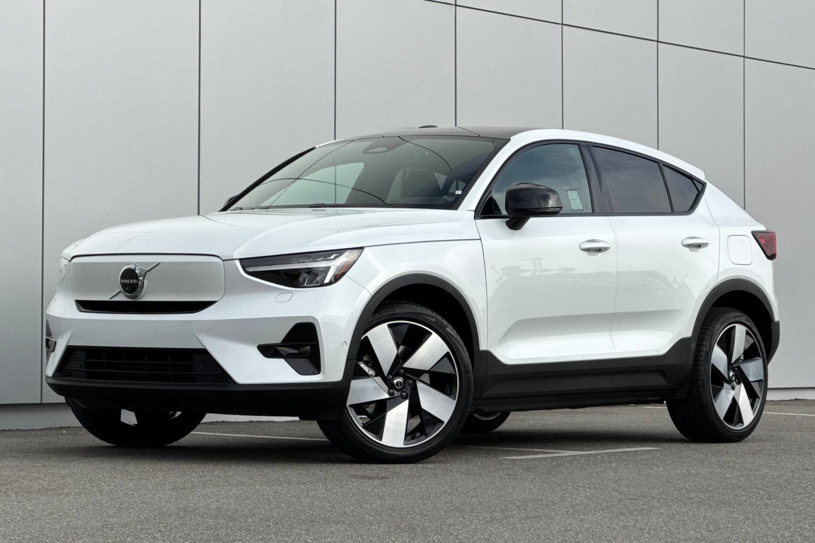 Used 2023 Volvo C40 P8 Recharge Ultimate AWD/4WD image 1