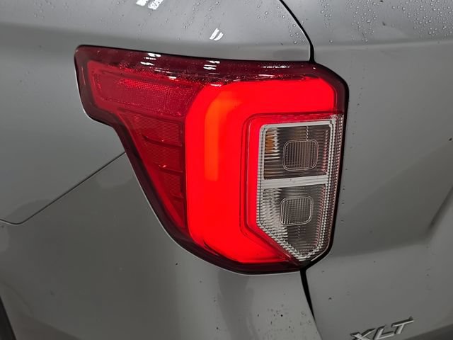 Used 2023 Ford Explorer XLT AWD/4WD image 31