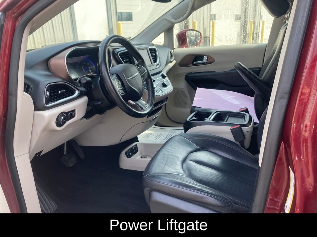 Used 2019 Chrysler Pacifica Touring-L FWD image 12