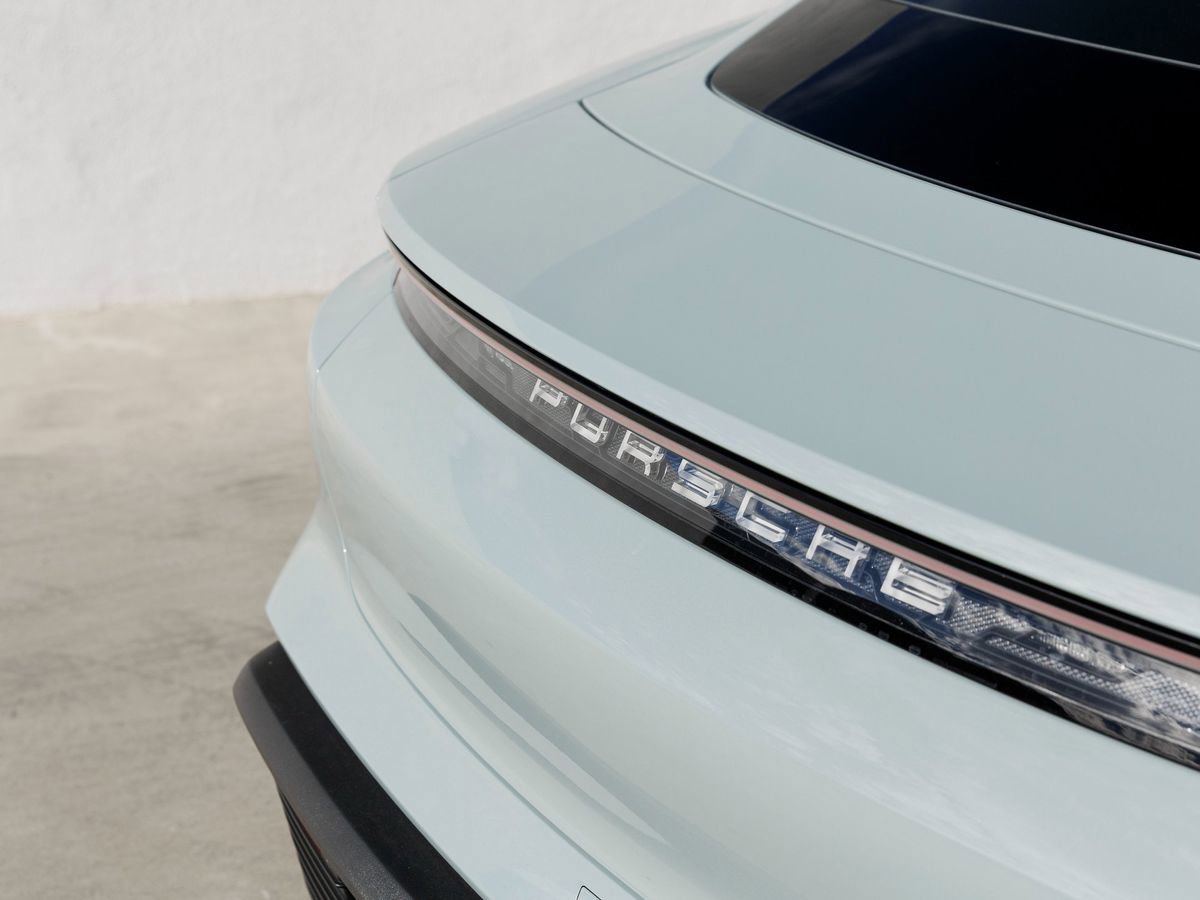 Used 2025 Porsche Taycan image 12