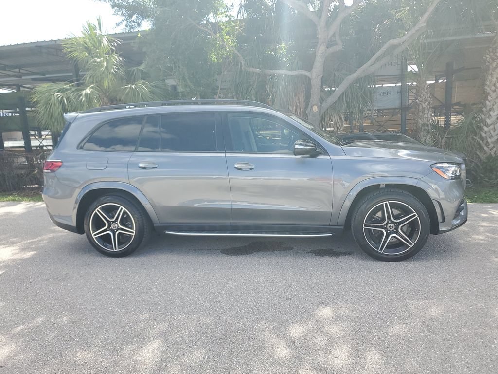 Used 2023 Mercedes-Benz GLS 450 4MATIC w/ AMG Line Exterior image 4