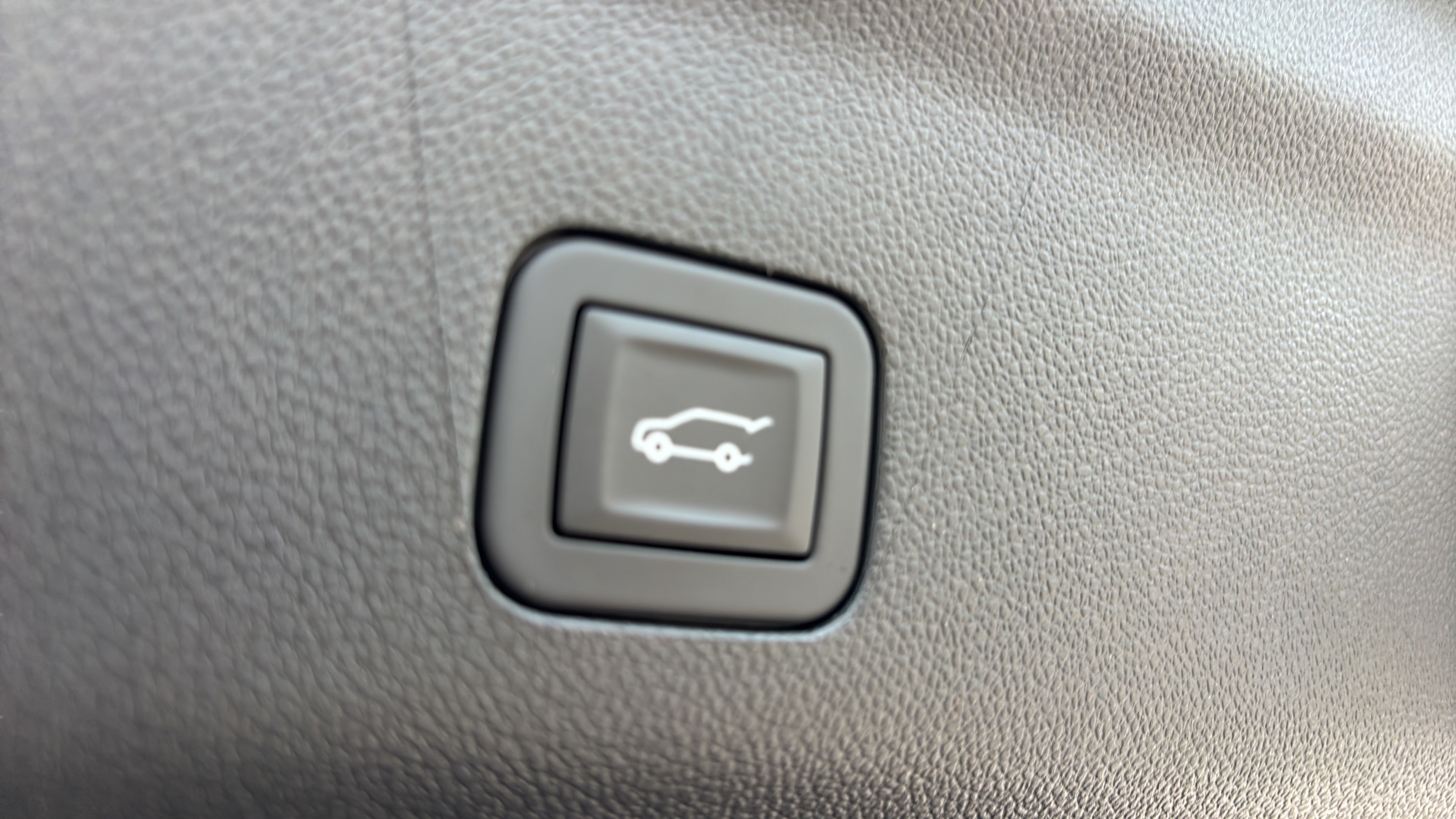 Used 2025 GMC Yukon XL AT4 AWD/4WD image 15