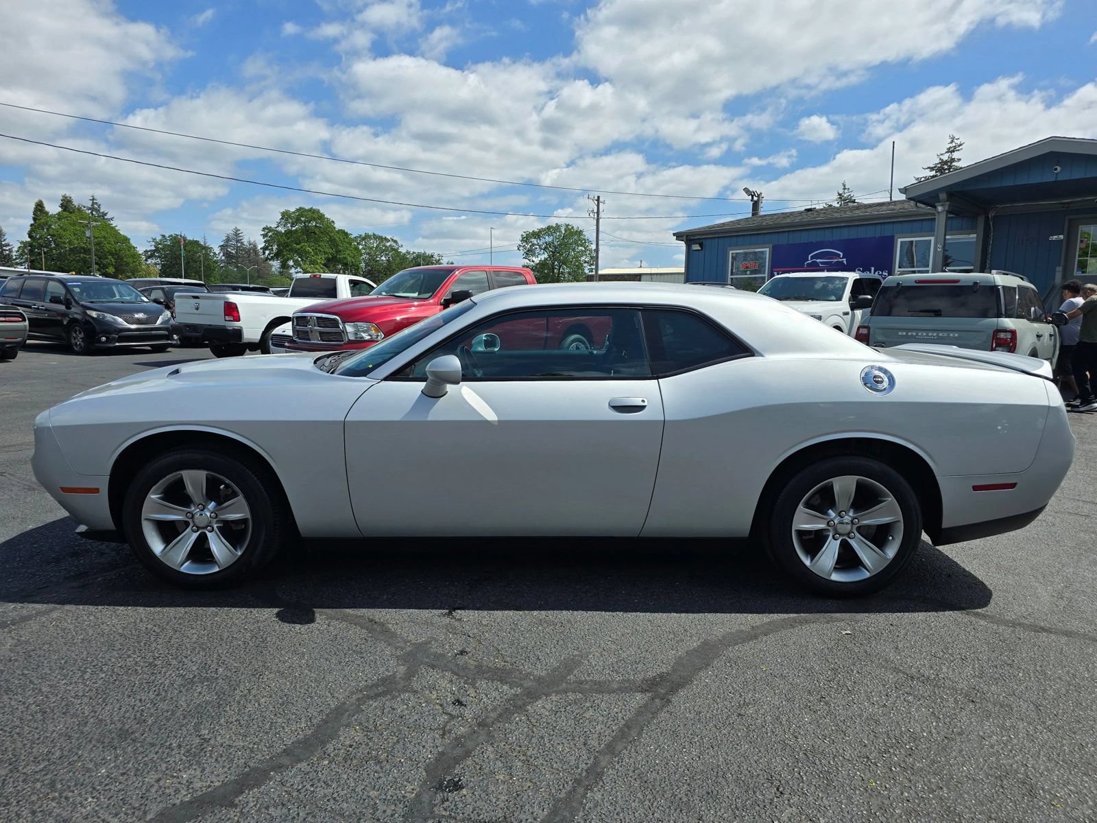 Used 2020 Dodge Challenger SXT RWD image 3
