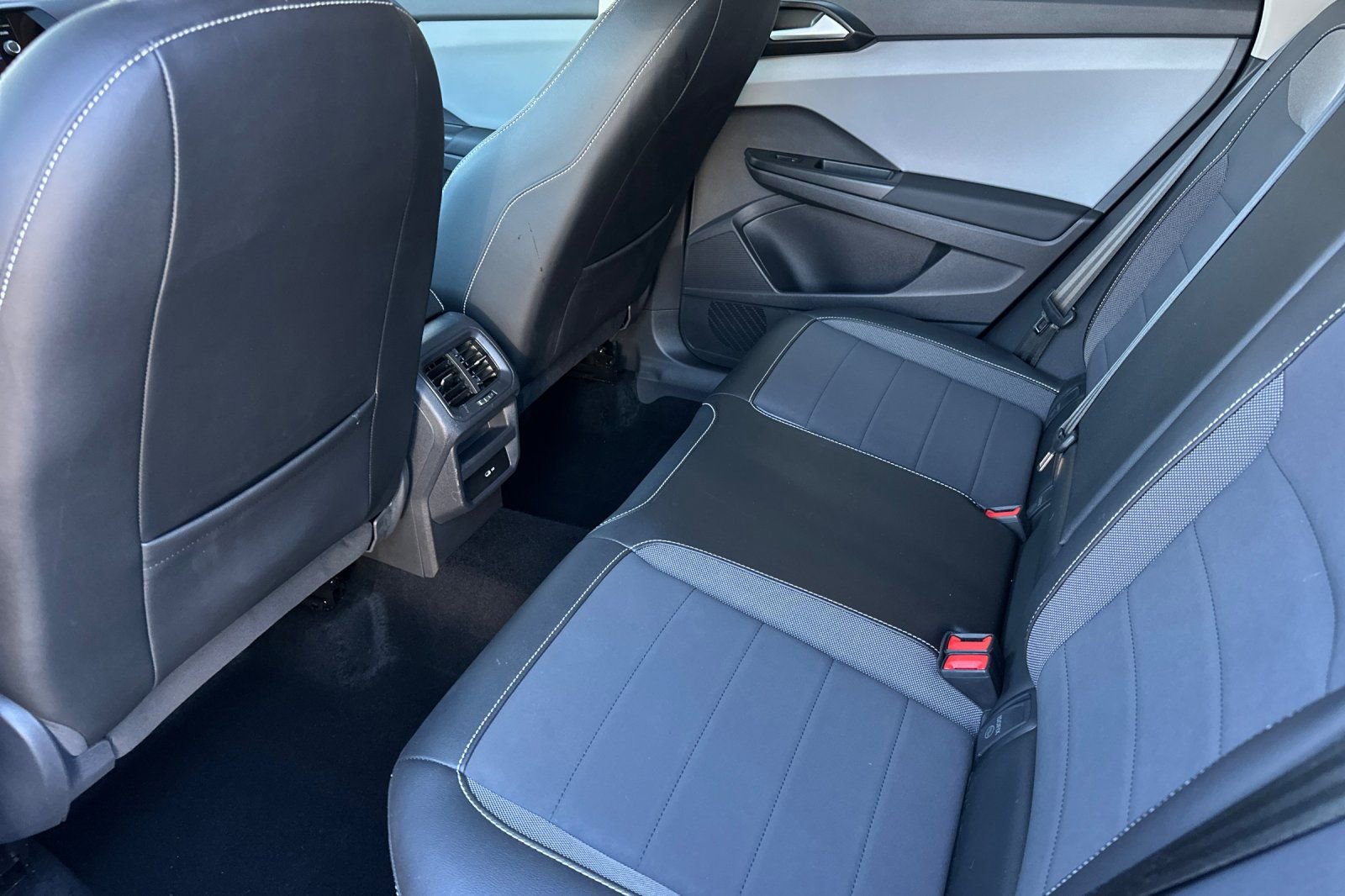 Used 2022 Volkswagen Taos SE image 12