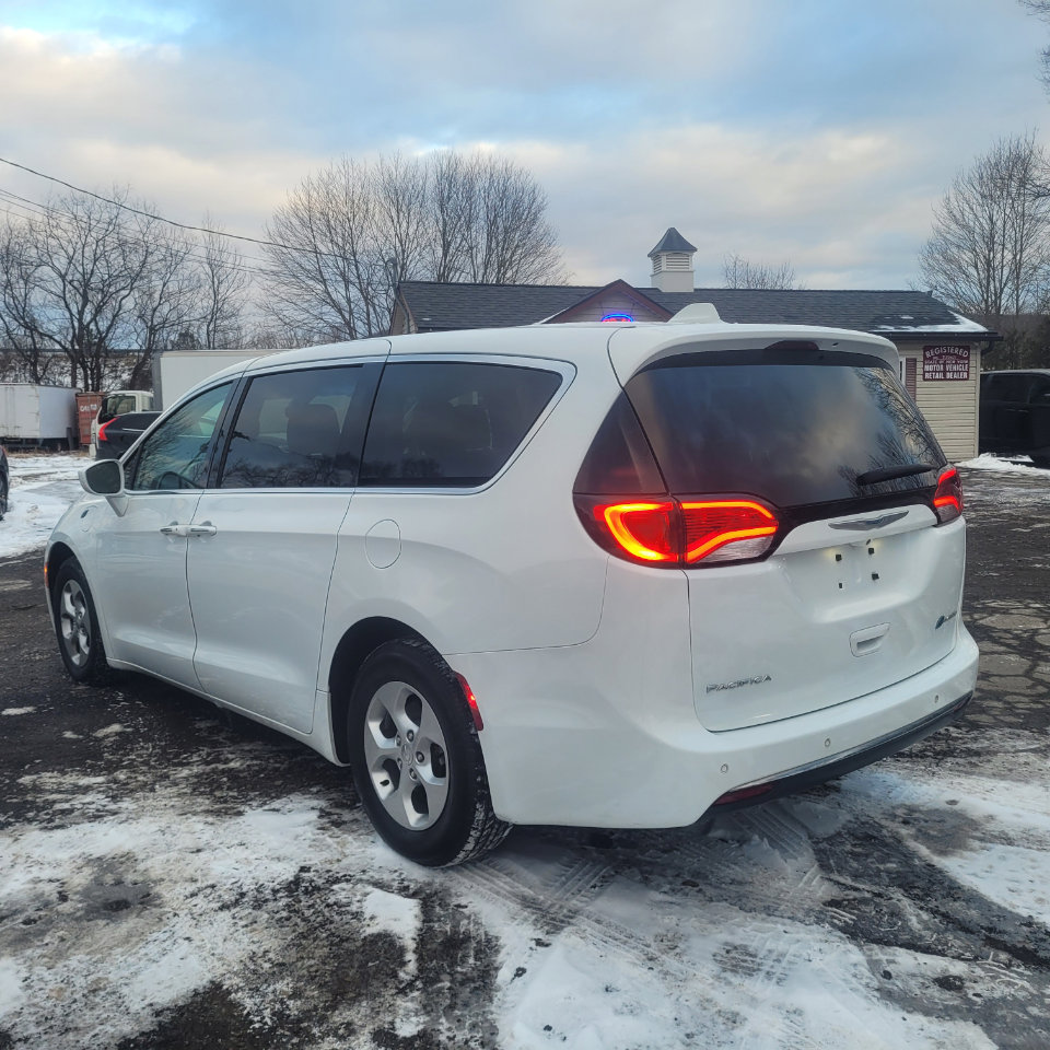 Used 2018 Chrysler Pacifica Touring Plus image 6
