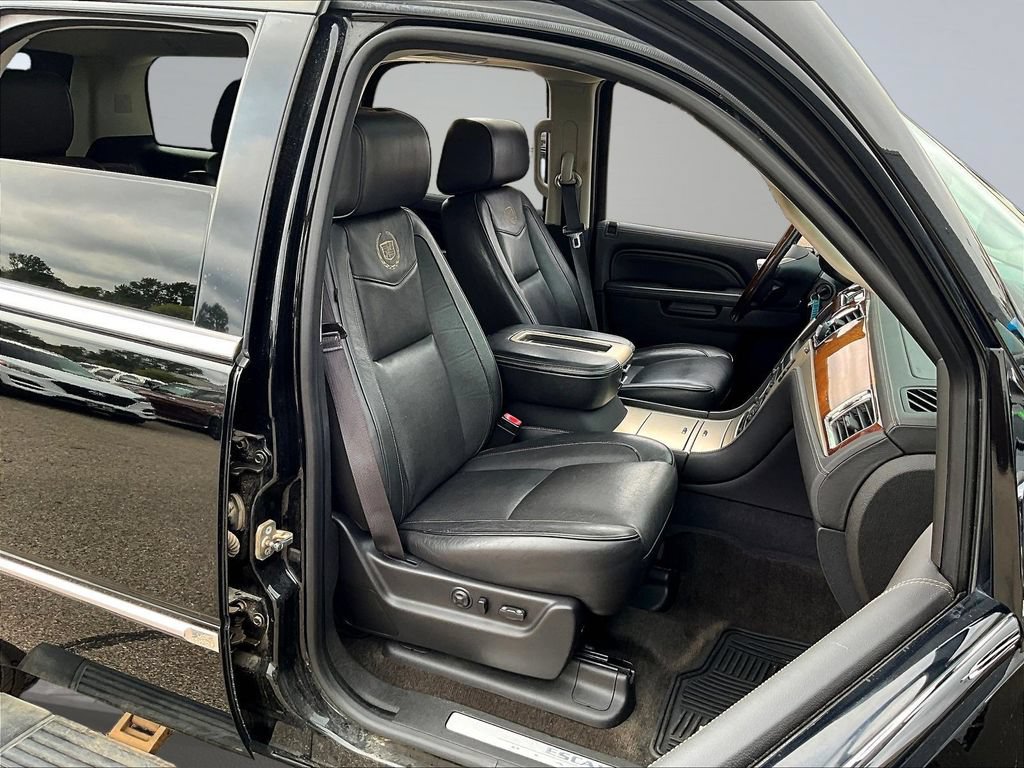 Used 2013 Cadillac Escalade Platinum AWD/4WD image 28