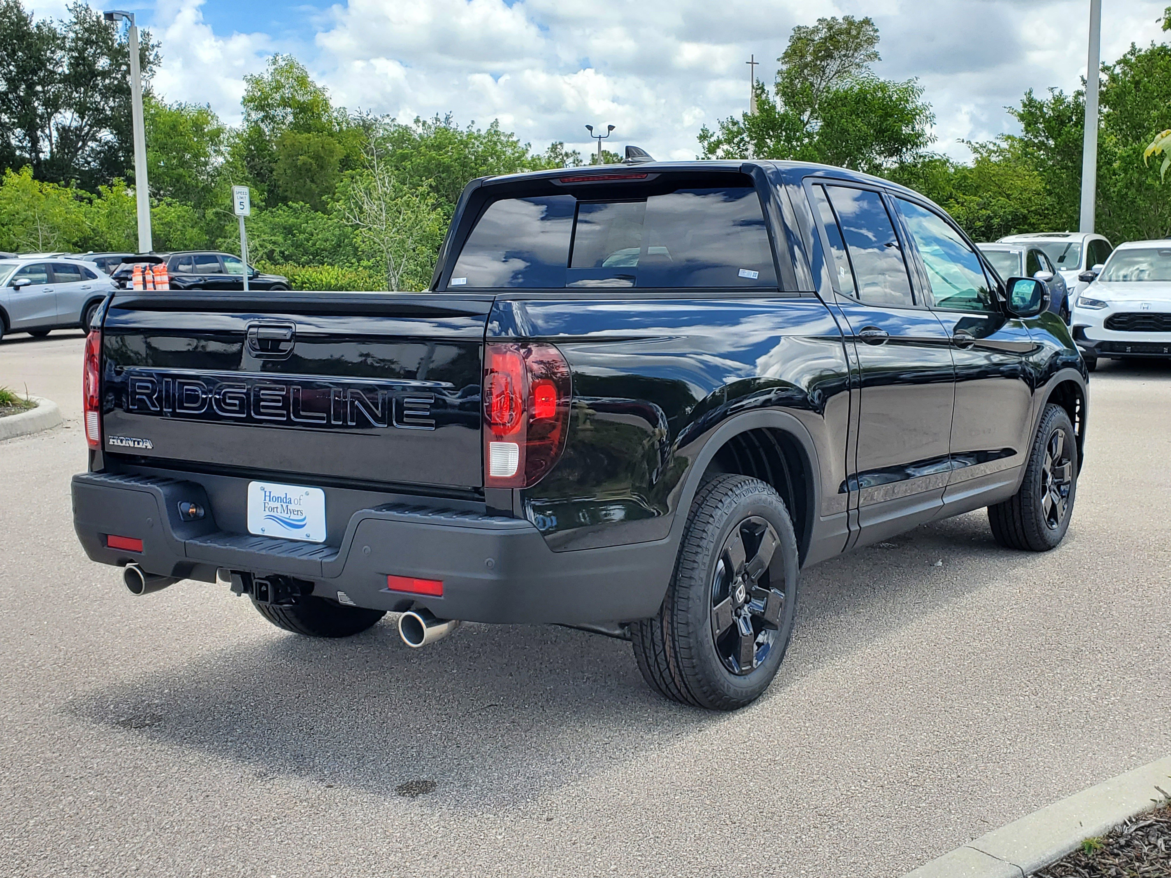 New 2026 Honda Ridgeline Black Edition image 4