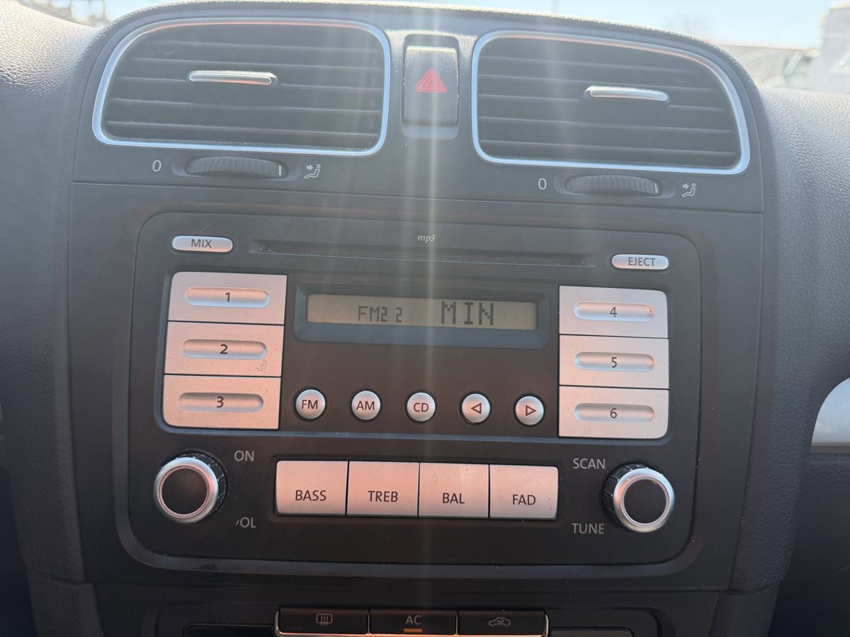 Used 2010 Volkswagen Golf 4-Door image 30