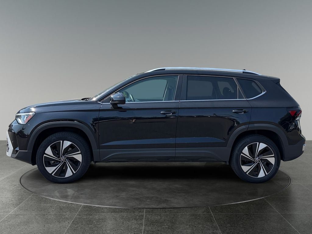 Used 2025 Volkswagen Taos SE AWD/4WD image 5