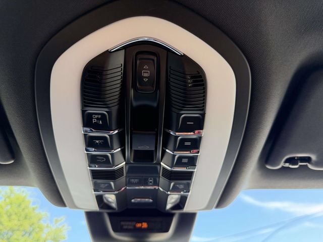 Certified 2024 Porsche Macan AWD/4WD image 31