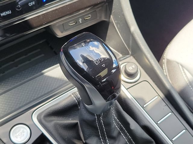 Used 2025 Volkswagen Jetta SE FWD image 29