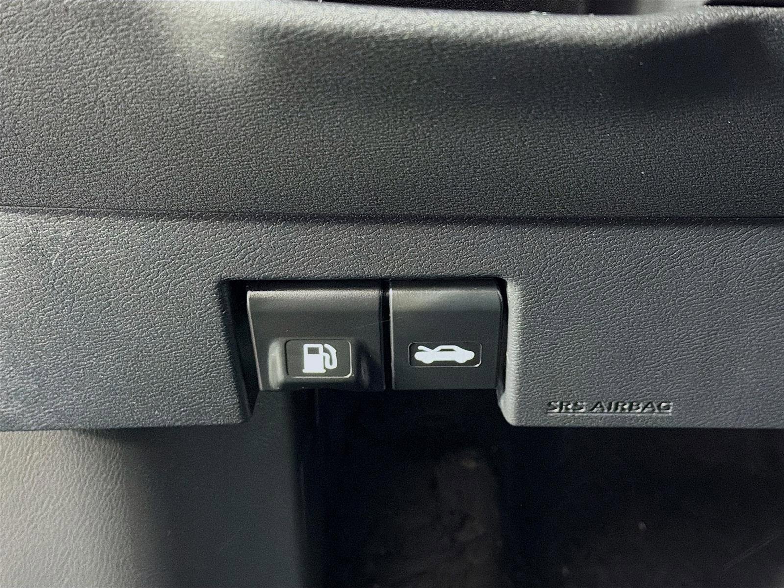 Used 2021 Nissan Kicks SR image 11