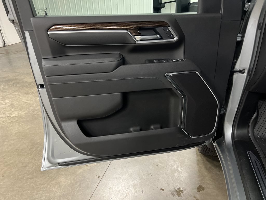 New 2026 GMC Sierra 2500 SLE w/ SLE Value Package; AWD/4WD image 14
