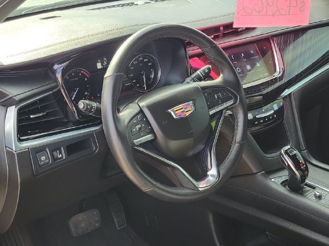Used 2025 Cadillac XT6 Premium Luxury AWD/4WD image 13