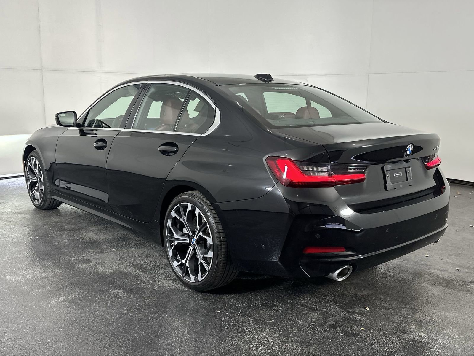 Used 2025 BMW 330i Sedan w/ Premium Package image 6