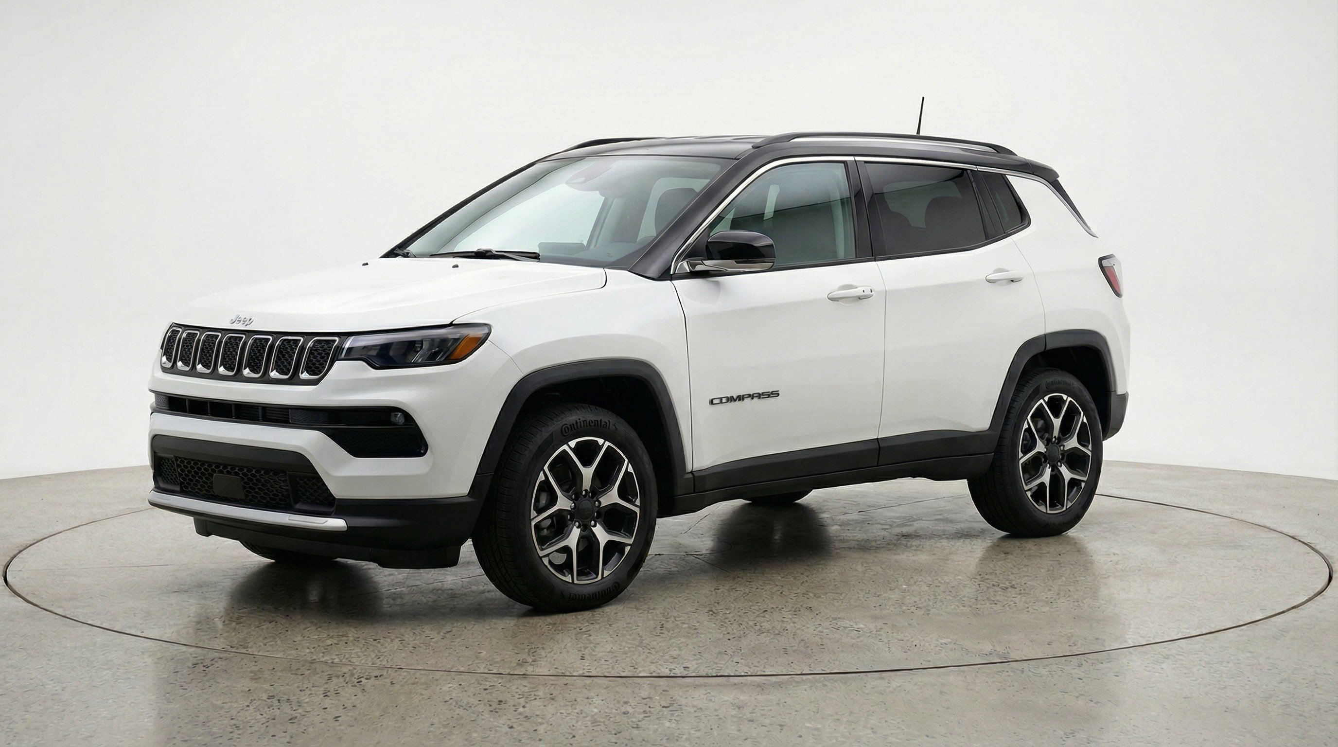 Used 2025 Jeep Compass Limited AWD/4WD image 3