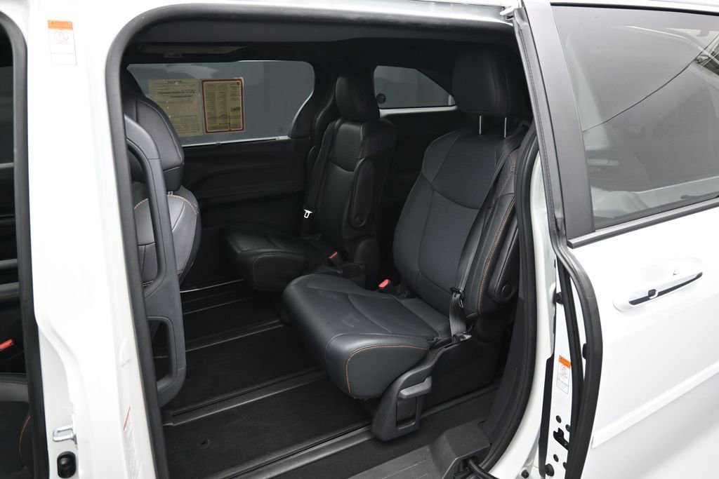 Used 2021 Toyota Sienna XSE w/ XSE Plus Package FWD image 28