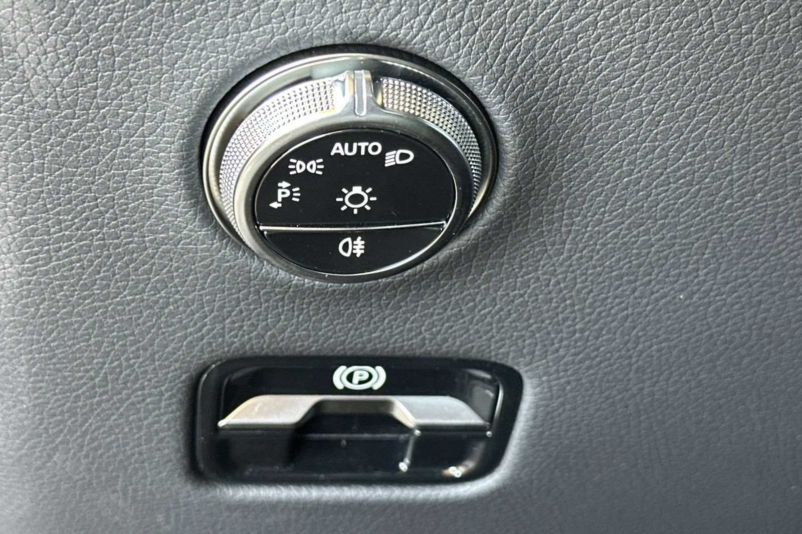 Used 2026 Mercedes-Benz GLC 43 AMG 4MATIC image 37